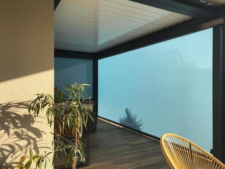 Pergola bioclimatique avec store ZIP a Ergue Gaberic - Pergolas / Store Bannes - Quimper Concarneau