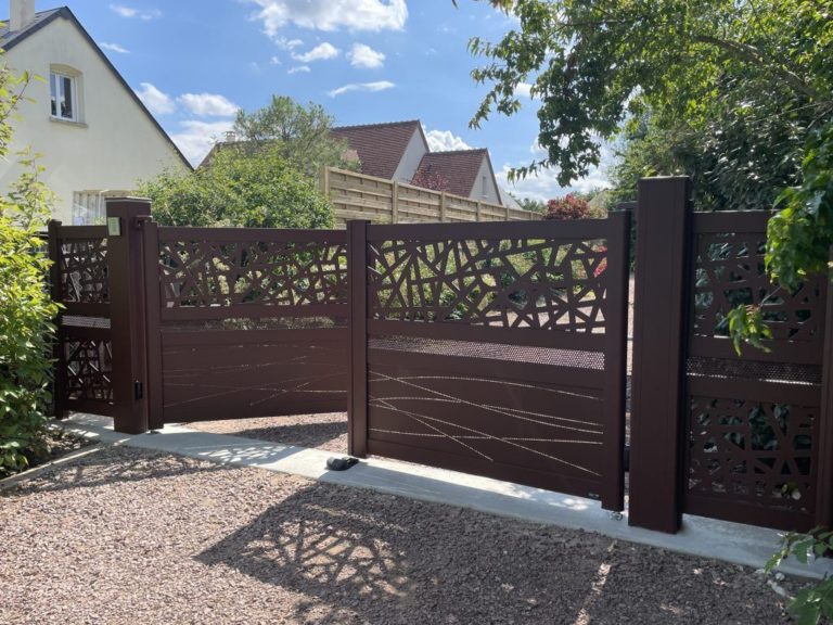 Portail battant en aluminium a Pont Croix - Portes de garage / Portails - Quimper Concarneau