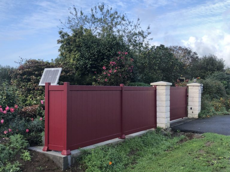 Portail et cloture aluminium motorisation solaire a Plogonnec - Portes de garage / Portails - Quimper Concarneau