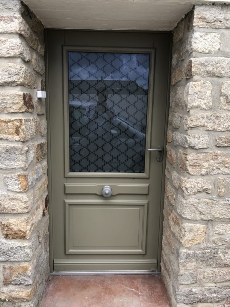 Porte dentree bois a Quimper - Réalisations - Quimper Concarneau