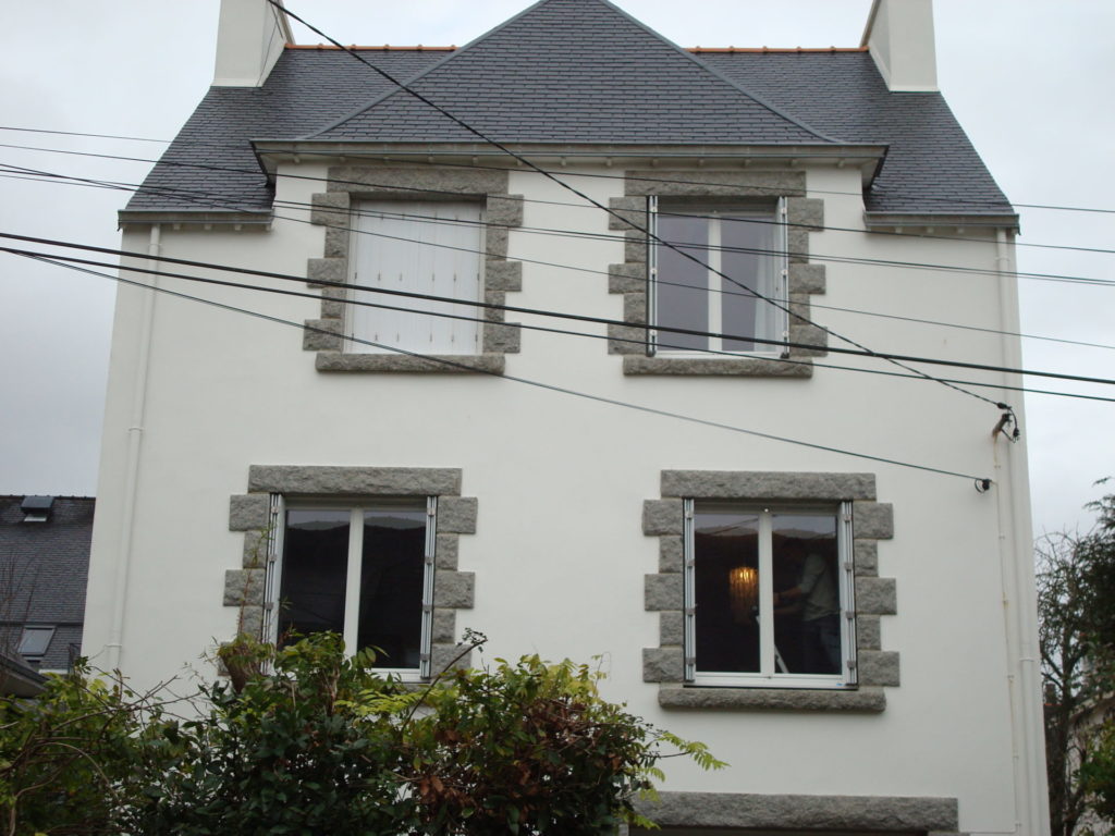 Fenetres PVC BOUVET gamme Thermience avec persienne a Quimper - Réalisations - Quimper Concarneau