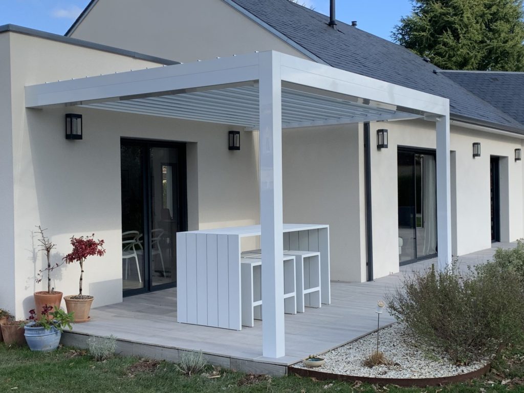 Pergola bioclimatique a Quimper 2 - Réalisations - Quimper Concarneau