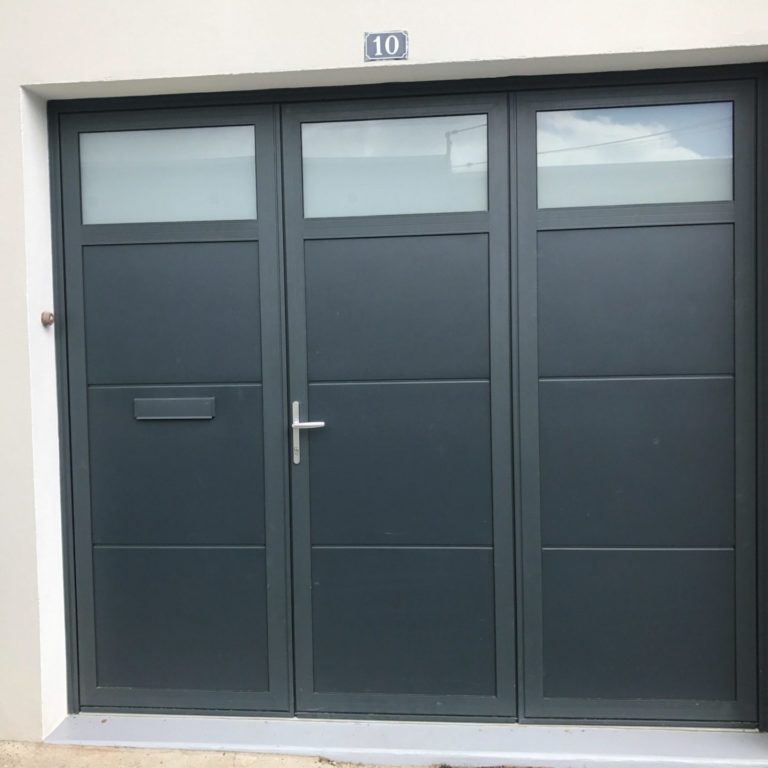 Porte de garage a vantaux a Guengat - Portes de garage / Portails - Quimper Concarneau