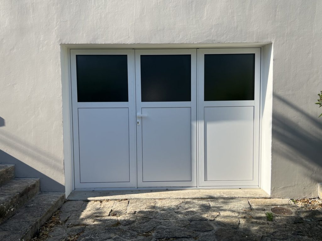 Porte de garage a vantaux a Quimper - Réalisations - Quimper Concarneau