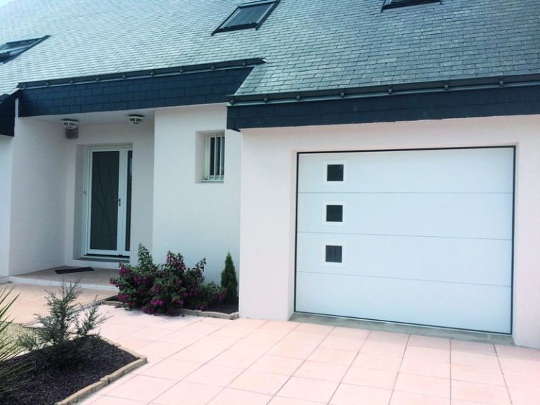 Porte de garage sectionelle plafond avec hublots a Ergue Gaberic - Portes de garage / Portails - Quimper Concarneau