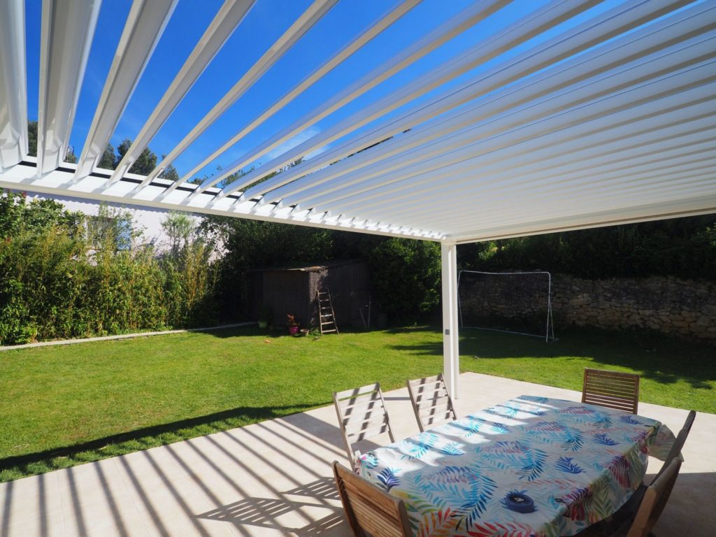 pergola bioclimatique open marquise a Fouesnant - Réalisations - Quimper Concarneau