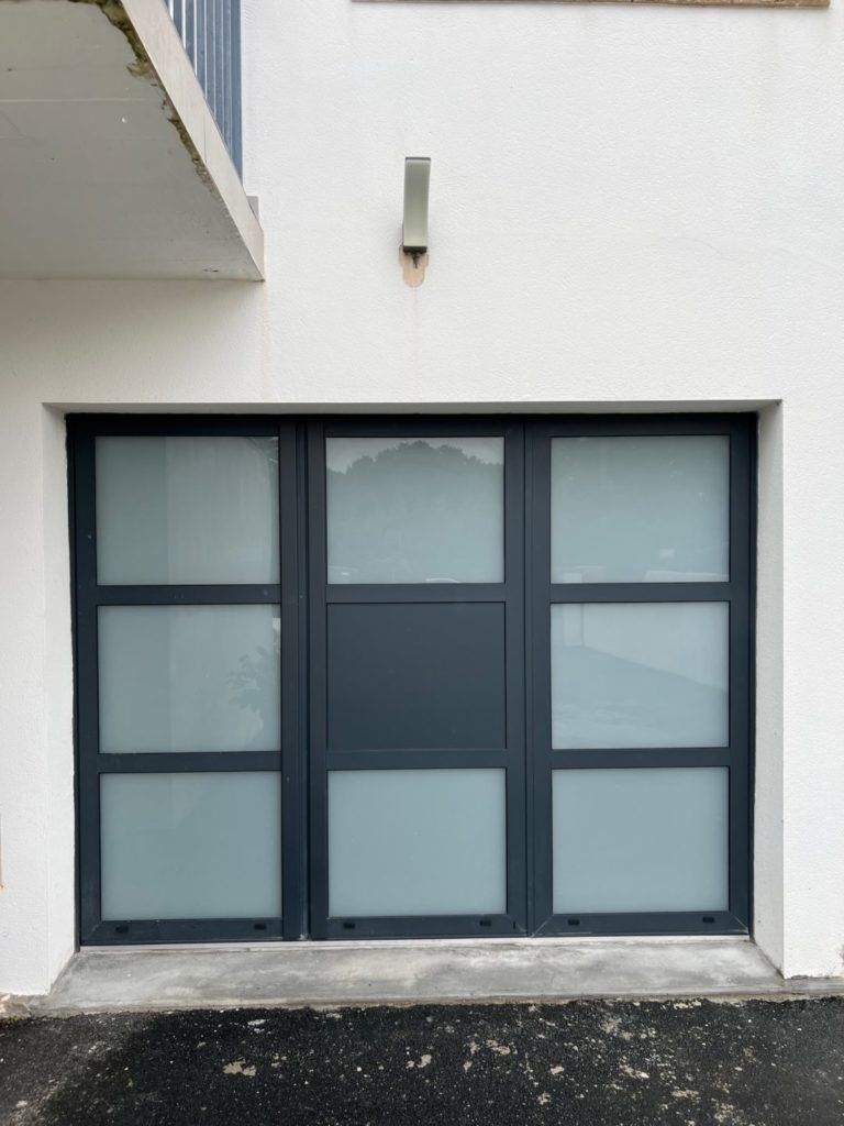 Porte de garage a vantaux Gypass a Quimper - Réalisations - Quimper Concarneau