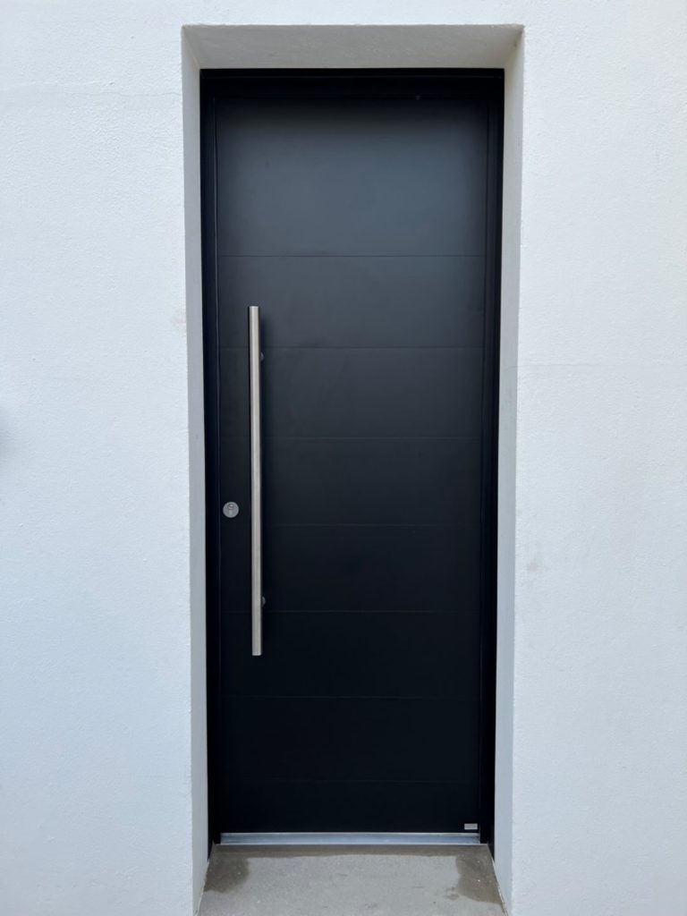 Porte dentree aluminium Belm a Benodet - Réalisations - Quimper Concarneau