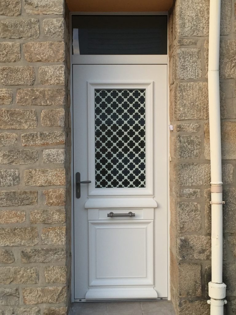 Porte dentree aluminium avec imposte Belm a Quimper - Réalisations - Quimper Concarneau