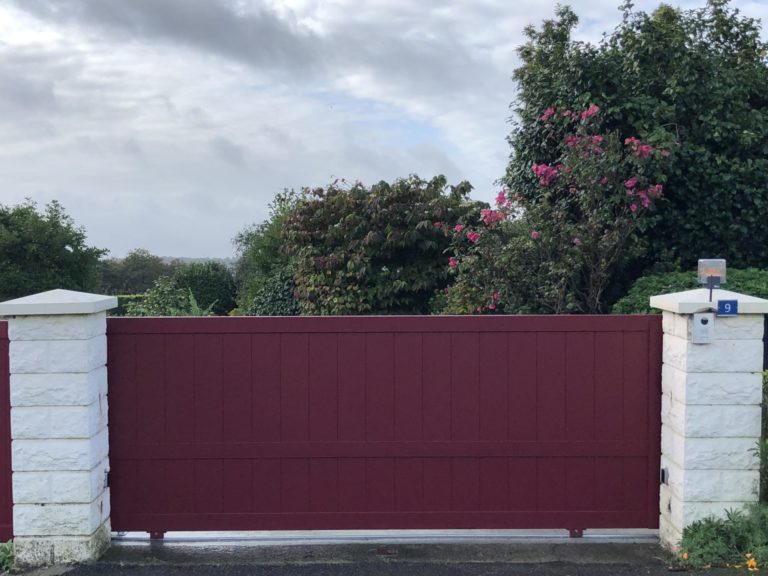 Portail aluminium motorise a Plogonnec - Portes de garage / Portails - Quimper Concarneau